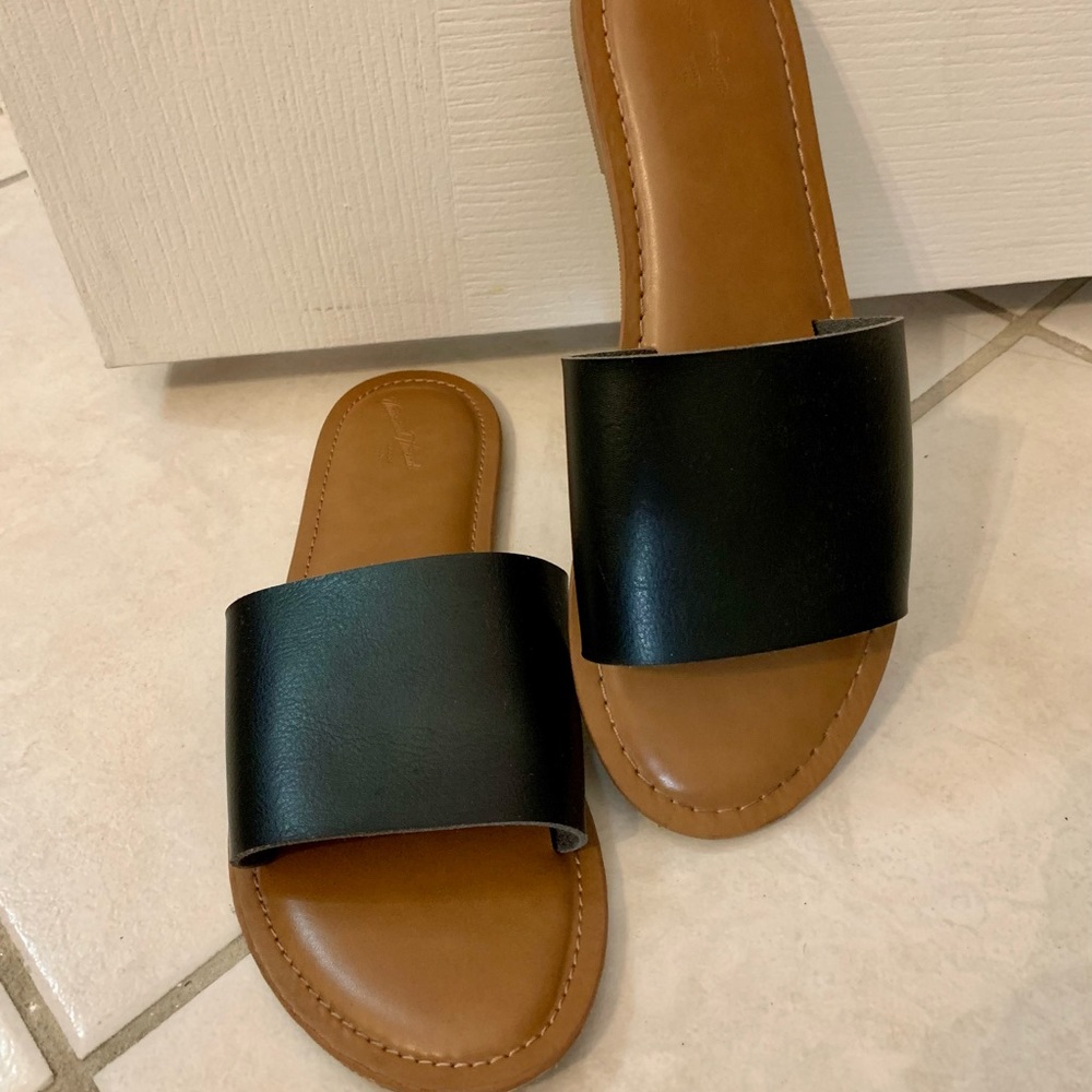 Universal Thread Black Sandals